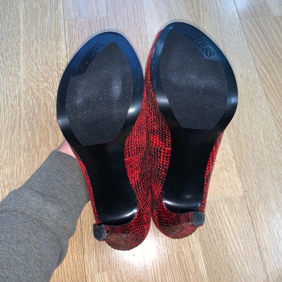 GUESS Snakeskin Honora Peep-Toe Platform Pumps - Picture 5 of 6